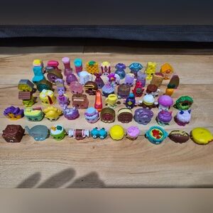 60 Shopkins